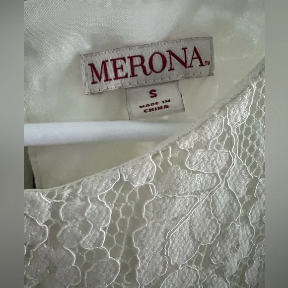 Woman’s cream lace blouse top. Size small - Picture 4 of 8